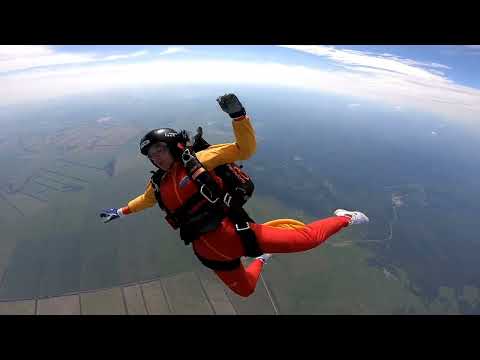 Skydiving instructor rescues spinning student in dramatic free fall