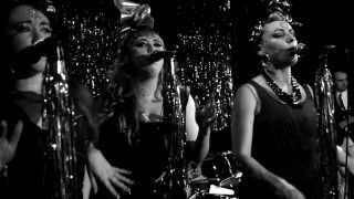 Clairy Browne & The Bangin' Rackettes "Whatta Man"