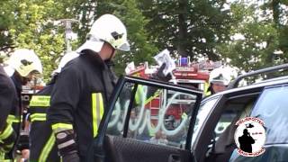 preview picture of video 'Feuerwehrfest ,, Feuerwehr zum Anfassen,, Mit Feuerwehr Einsatzfahrt/Übung m. Bullhorn'