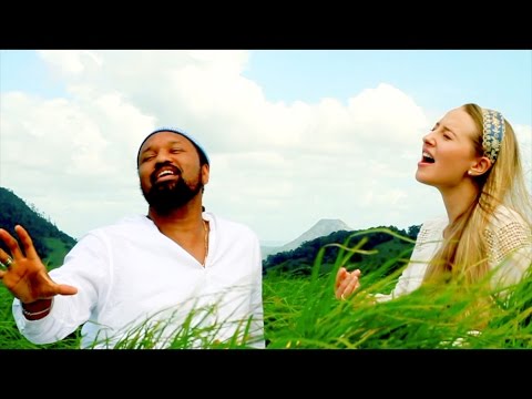 עושה שלום HEBREW Oseh Shalom (He Who Makes Peace) by Micha'el & Ashley * & English