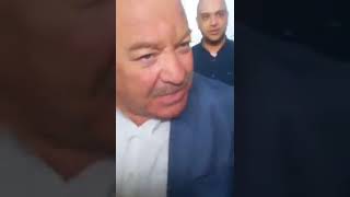 Le DG de l’ONDA enlève le drapeau berbère des épaules de Idir