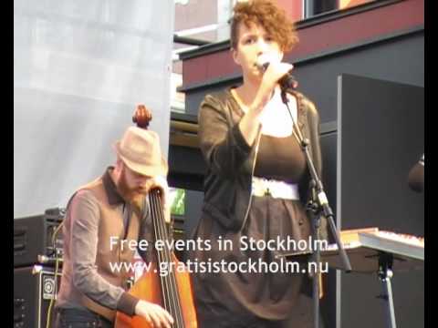 Carolina Wallin Pérez - Kevlarsjäl, Live at Smaka På Stockholm, Kungsträdgården, Stockholm 5(5)