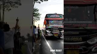 Download lagu Om Telolet Om! Bus Telolet Terkece Lewat Desa 🚍✨ Suara Klaksonnya Bikin Nagih! mp3