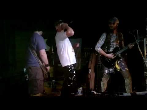 Sagvan Töfi - HipHapHop - Sagvan Töfi Ponorka Pardubice