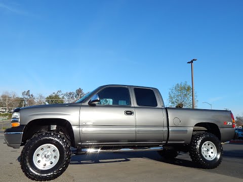 2002 Chevrolet Silverado 1500 4X4 with Z71 offroad package low miles video review.