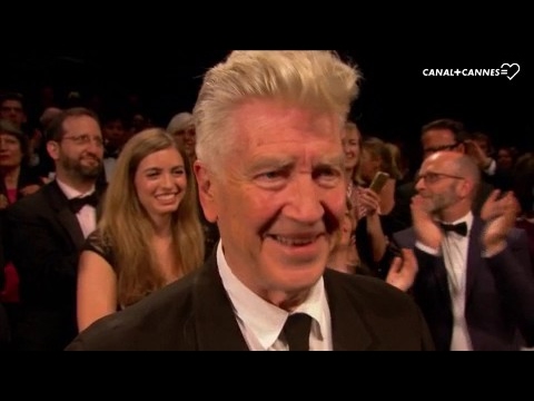 David Lynch Chokes Up During Cannes Standing Ovation For 'Twin Peaks'