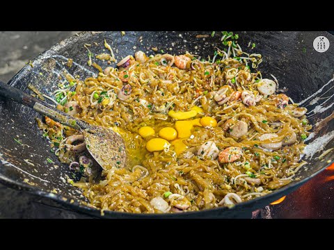 Favorite Breakfast in Indonesia !! Mie Balap (Racing Noodles) - Indonesian Street Food