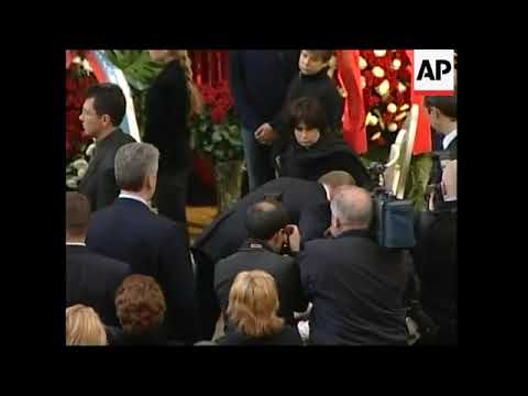 President Putin pays his respect to cellist Mstislav Rostropovich