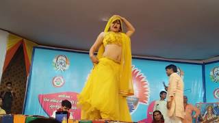 Live Stage Dancing Tere kharche se chori bata make