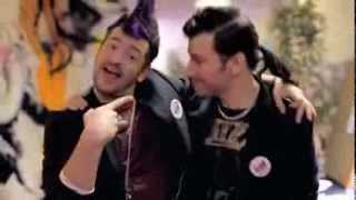 CLIP OFFICIEL / Les Enfoirés / La chanson du bénévole (2014)