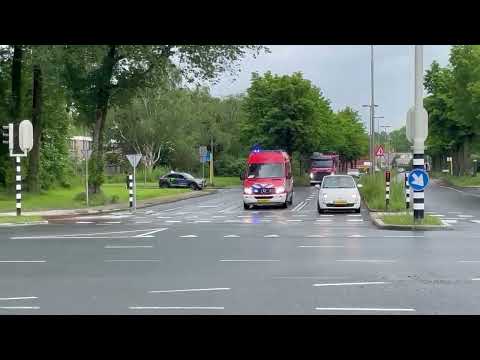 Brandweer Leeuwarden WO 02-6110 + HV 02-6171 met spoed naar melding in Leeuwarden