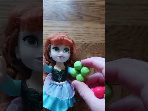 Apple picking from tree Elsa and Anna fun