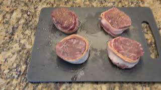 Review of the Omaha Steaks Deluxe Gift Package (Filet Mignons, Burgers, Franks, Potatoes, Tartlets)