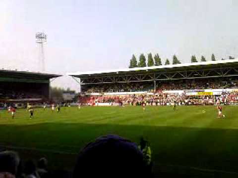 final minutes/pitch invasion wrexham vs boston 05/05/2007