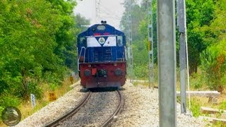 preview picture of video 'WDM 3D #14164 & WDM 3a #18809 (ET) speeds past hauling New Delhi  → Bangalore City Karnataka Express'
