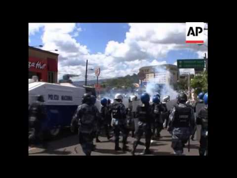Latest on political crisis; pro Zelaya supporters clash with police