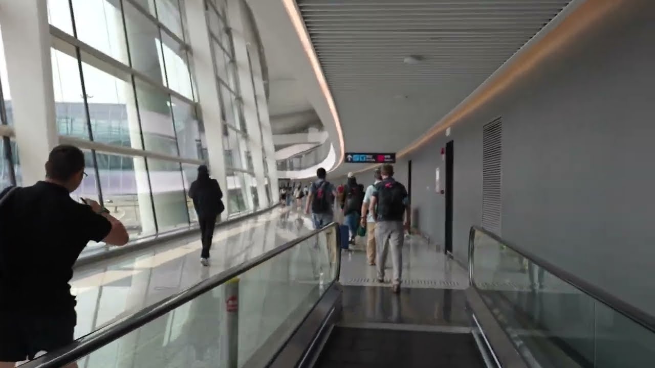 Chengdu Airport First Class Lounge (Gate 112) thumbnail