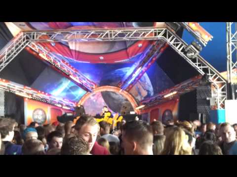 Chris One playing Phuture Noize - Fire in the hole (Chris one remix) @ Dreamfields 2013