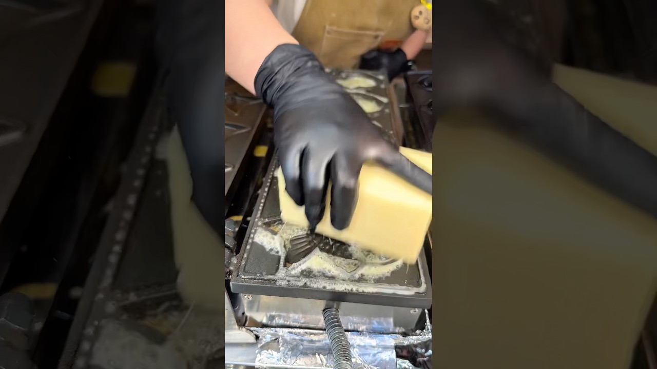 High-calorie Dubai chocolate taiyaki🥐#ないちゃんグルメ