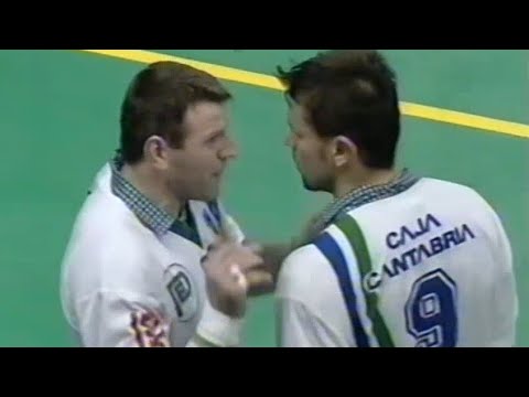 Jakimovich aguantó en el aire y lanzó. Recopa 1997/98. Cantabria-Dutenhofen. Final-Ida. Santander.