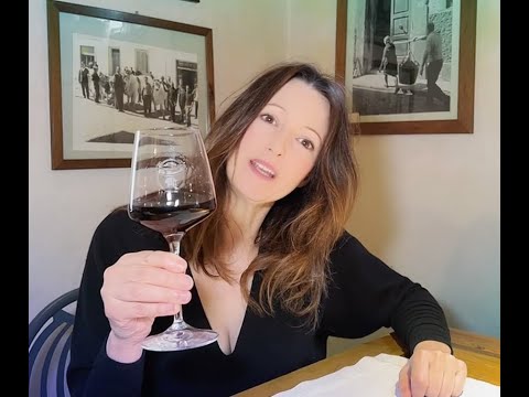 Wine Etiquette - How to Properly Hold a Wine Glass