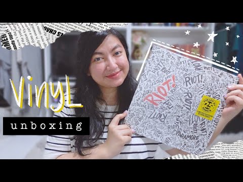 riot! by paramore is a perfect album!! | vinyl unboxing (limited edition silver vinyl) | PUTSY