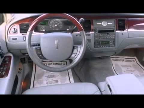 2005 LINCOLN TOWN CAR Sunbury PA