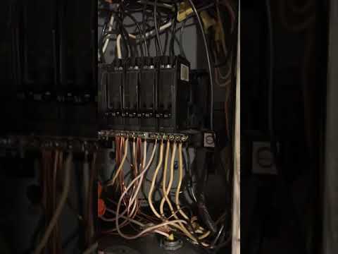 image-How many amps does a circuit breaker box use?