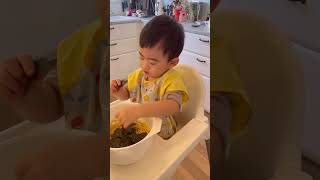 2歳2ヶ月と納豆パスタつくる