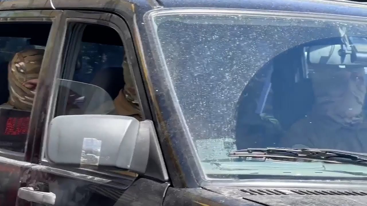 Դիմակավորված հատուկ ջոկատայինները՝ ՔԿ-ի մոտ