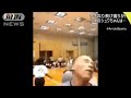 【動画】シュワちゃん(71)が背後から助走を加えた飛び蹴りされる