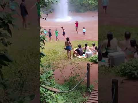 Você visitaria essa cachoeira gigante?