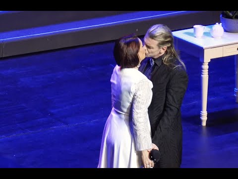 Maya Hakvoort, Mate Kamaras - Der Schleier fallt