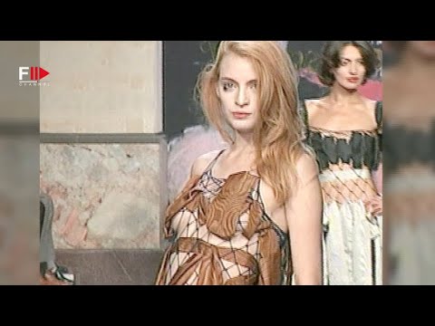 Vintage in Pills VIVIENNE WESTWOOD Spring 1999 - Fashion Channel