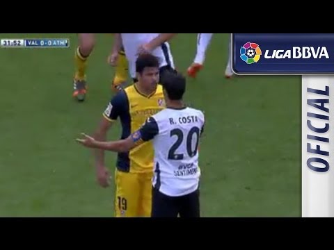 The referee steps on Ricardo Costa