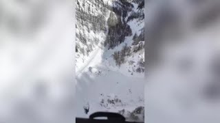 Valanga in Valle d’Aosta, travolti tre sciatori fuoripista: due morti e un ferito. Le immagini da...