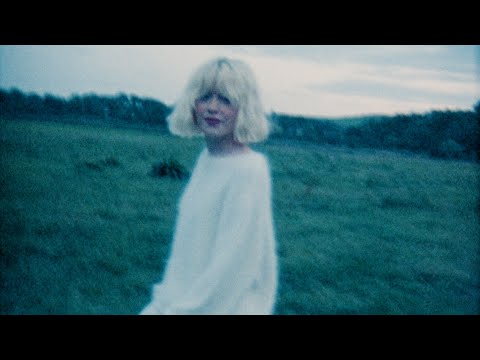 Video thumbnail for Maisie Peters - You You You (Traducción al Español)