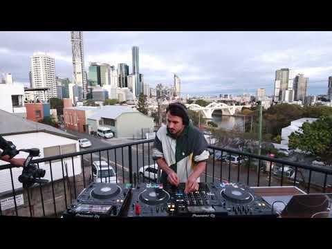 Yoann Bequin DJ set House / Minimal House / Tech house at City Backpackers Brisbane [La passion]