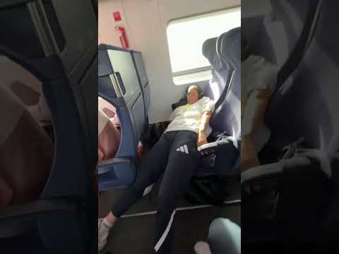 Emily Kisser, Pro Basketball Player, shows a travel day to a game with her teammates and how she can use the DNA Vibe Jazz Band on the go to support her recovery goals. 