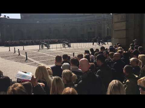 Högvakten - Inmarsch på Yttre Borggården - Changing Of The Guard, Stockholm, 18-04-14