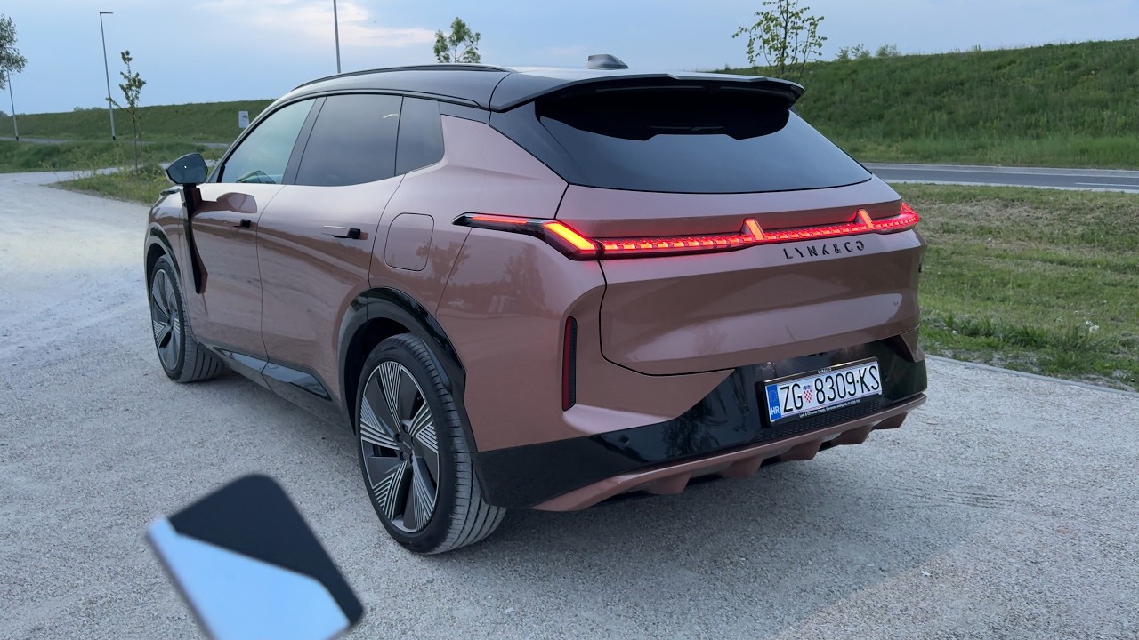 LYNK & CO 08 2026 (EUROPE) - EVENING  POV test drive (amazing AMBIENT lights)