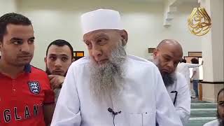 صورة حكم رفع اليدين بالدعاء للمأمومين في خطبة الجمعة | للشيخ الحويني