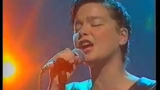 Possibly Maybe - Björk (TFI Friday 1996)