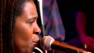 Ruthie Foster - "The Ghetto" (eTown webisode #754)