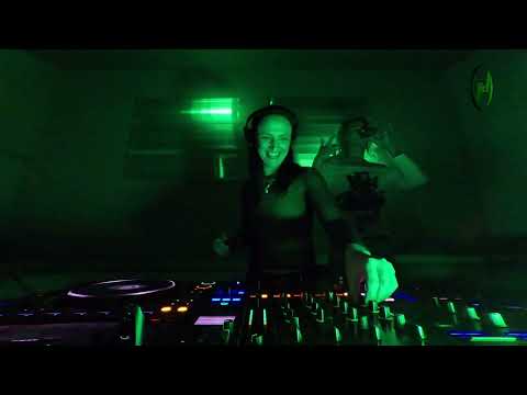 bella sarris | Stockholm | Keep Hush Live