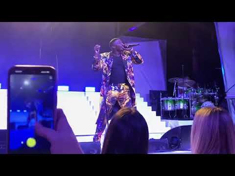 Akon Right Now Na Na Na Live