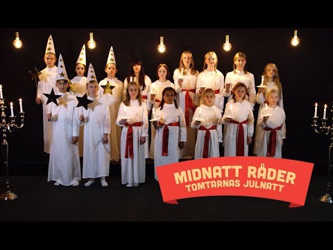 Barnkammarkören / Barnplanetens Luciakör - Midnatt råder (Tomtarnas julnatt) - Lucia & Julmusik