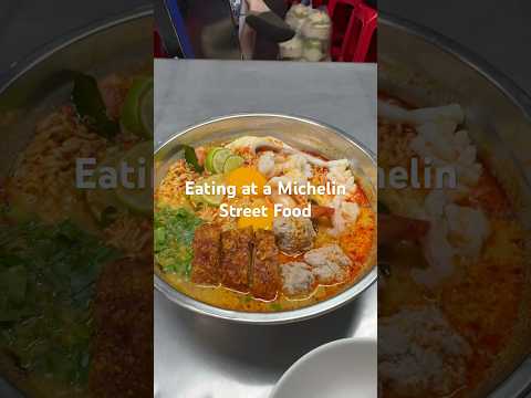 Eating at a Michelin Guide Street Food in Bangkok 📍Jeh O Chula #thailand #bangkokthailand #michelin