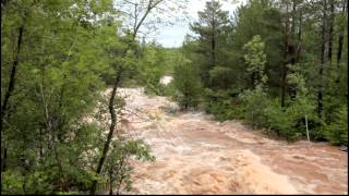 preview picture of video 'Amity Creek, Lester Park: View from 1st Bridge, Duluth Flood 2012 V1424E'