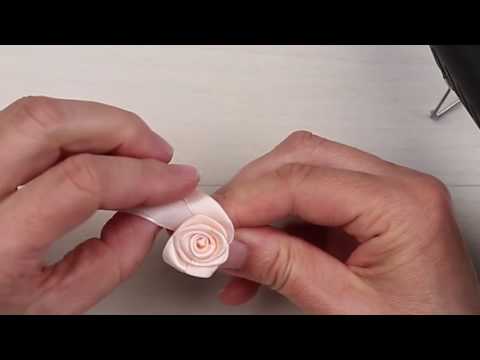 Růže ze saténové stužky